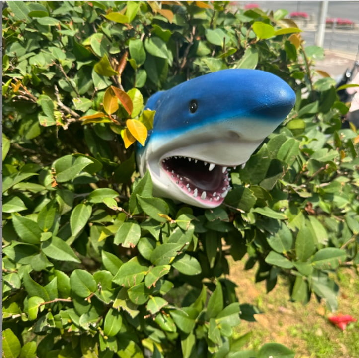 Great White Shark Garden Statue, Weather-Resistant Resin Shark Decor for Yard & Garden, 3D Land Shark Sculpture for Swimming Pool Area & Outdoor Art