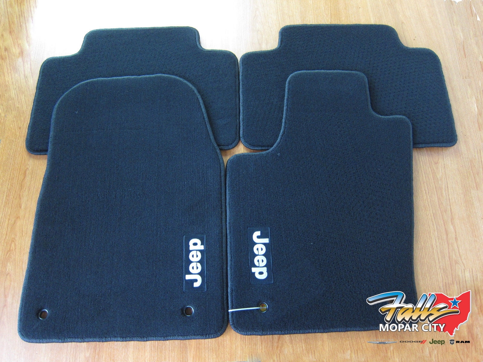 20132015 Jeep Grand Cherokee Premium Carpet Floor Mats Front & Rear