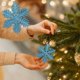 thumbnail image 1 of Copos de nieve ahuecados, colgantes para árbol de Navidad, adornos navideños para escaparates y centros comerciales, adornos de copos de nieve con efecto espejo., 1 of 5