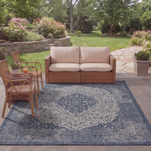 Safavieh Courtyard Kebo Medallion Indoor/Outdoor Area Rug, Blue/Gray, 5'3" x 7'7"