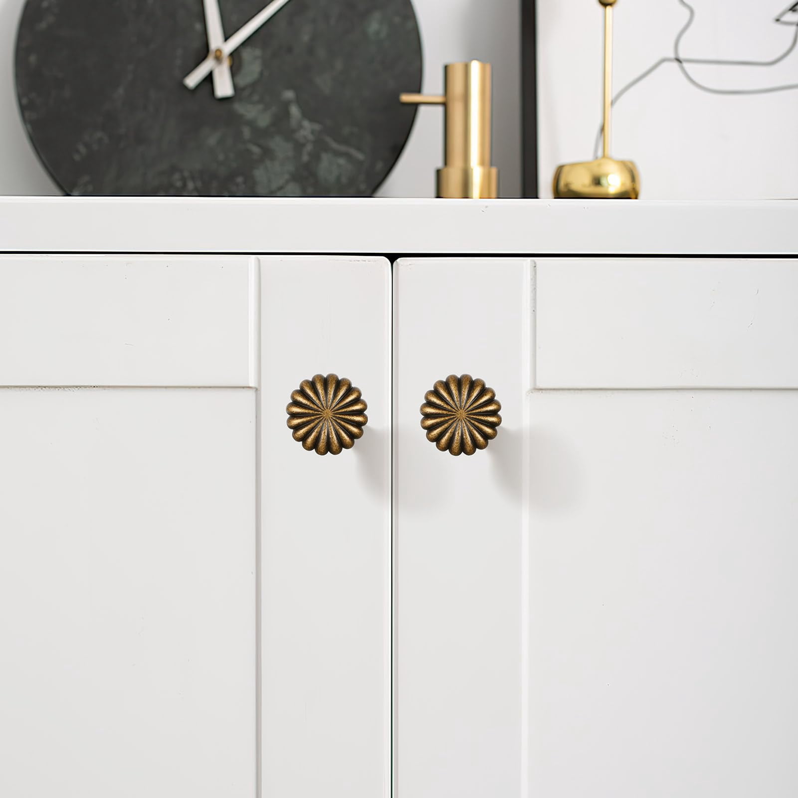 10 Pack Antique Brass Cabinet Knobs for Kitchen Cabinets and Dresser Drawers，Zinc Alloy Hardware Handles Pulls，Vintage Cupboard Drawer Knob