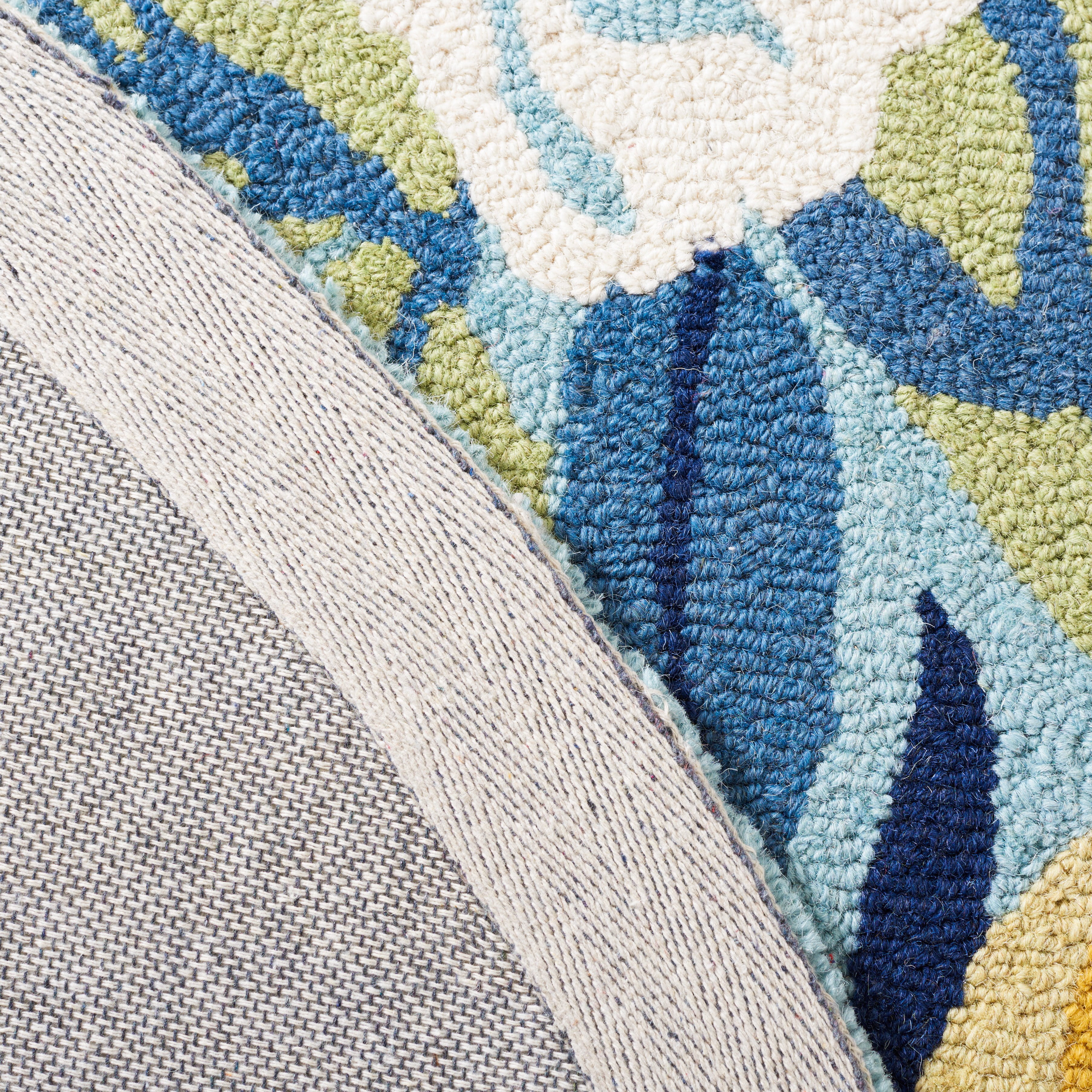 Safavieh Chelsea Ainsley Floral Area Rug, Blue/Rose, 6' x 9' Oval