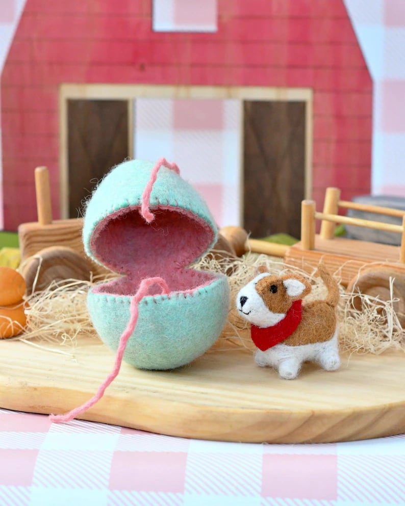 Wool Felt Surprise Easter Egg - Handmade Soft Felted Egg with Miniature Animal Inside, Eco-Friendly Pastel Spring Decor for Easter Basket & Holiday Display