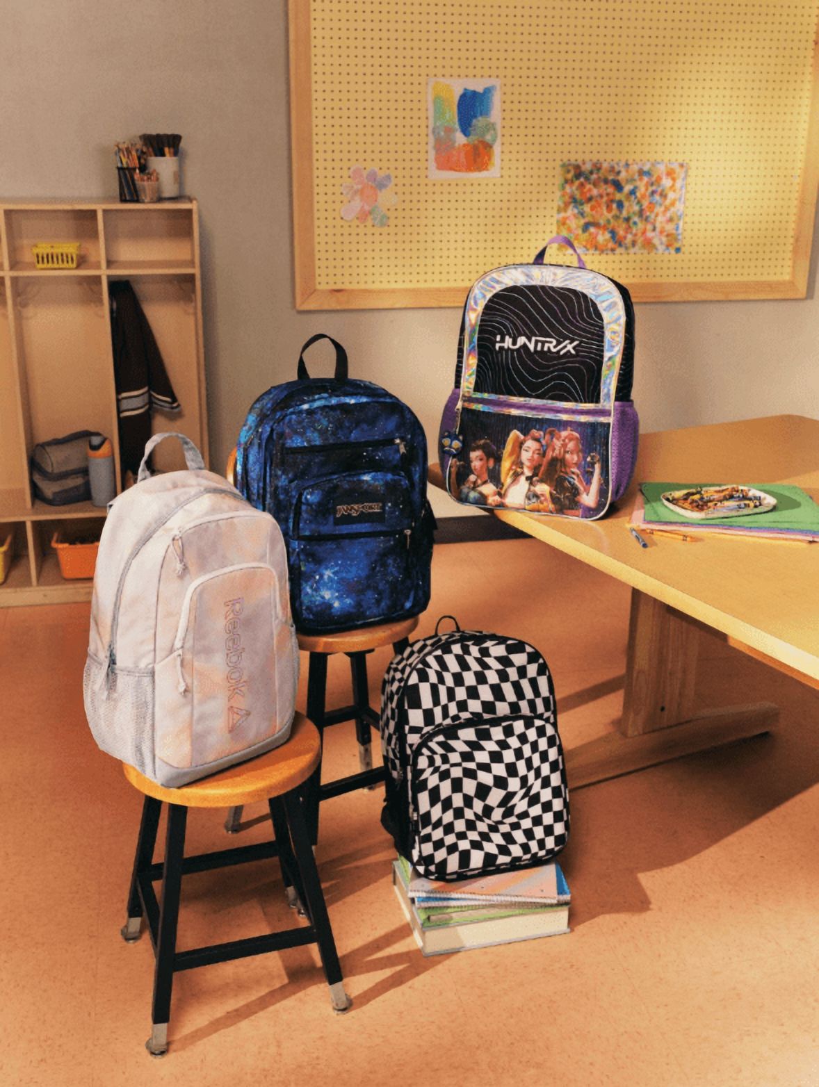 Mochila infantil de 17" con estampado de cuadros ópticos, blanco y negro 5