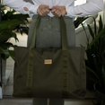 thumbnail image 2 of Bolso de viaje Badgley Mischka de nylon ligero color burdeos, 2 of 9