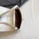 thumbnail image 4 of Bolso de hombro cuadrado pequeño con cerradura en forma de corazón de moda para mujer (blanco), 4 of 8
