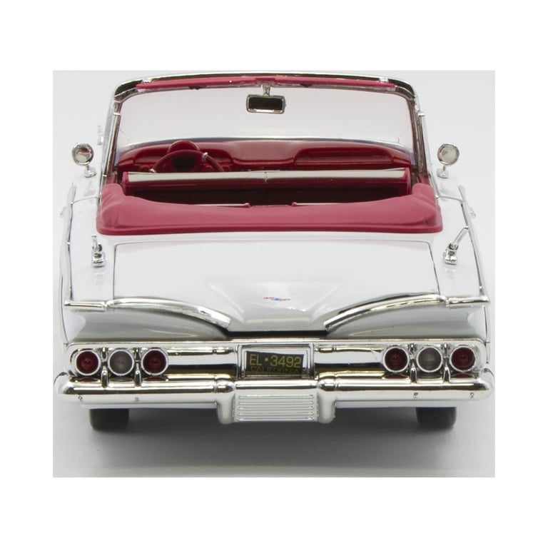 Motormax 1960 Chevrolet Impala Convertible Red 1/18 Scale Diecast