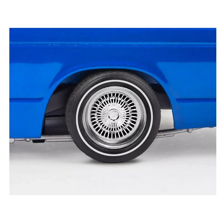 Level 4 Model Kit 1991 Chevrolet S-10 Lowrider Pickup Truck with 1