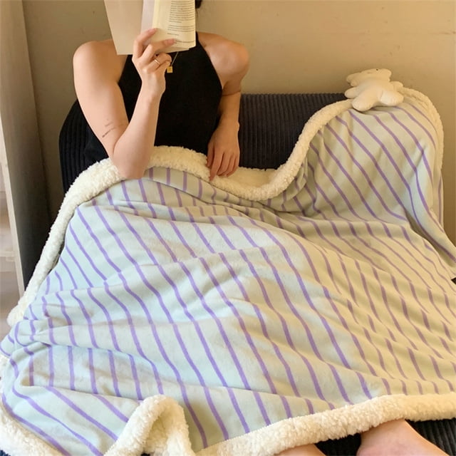 Manta de Piel de Cordero Gruesa Azul Claro de 100X150 Cm | Ideal para Sofá, Oficina, Aire Acondicionado o Siestas | Material: Poliéster | Peso: 600 G | Perfecta para Regalar | Confección Exquisita |