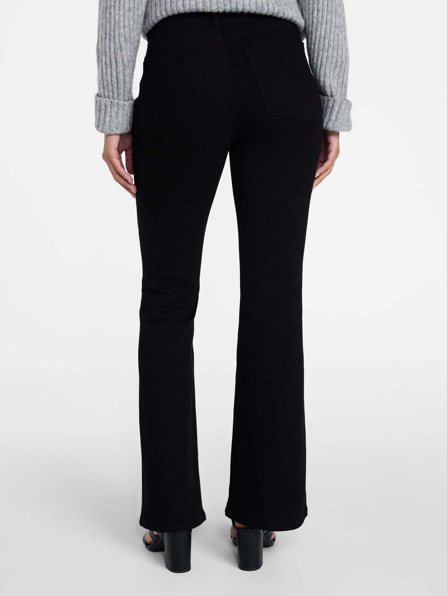 Time and Tru Women's and Women's Plus High Rise Flare Jeans, 31" Inseam Regular, Sizes 0-22