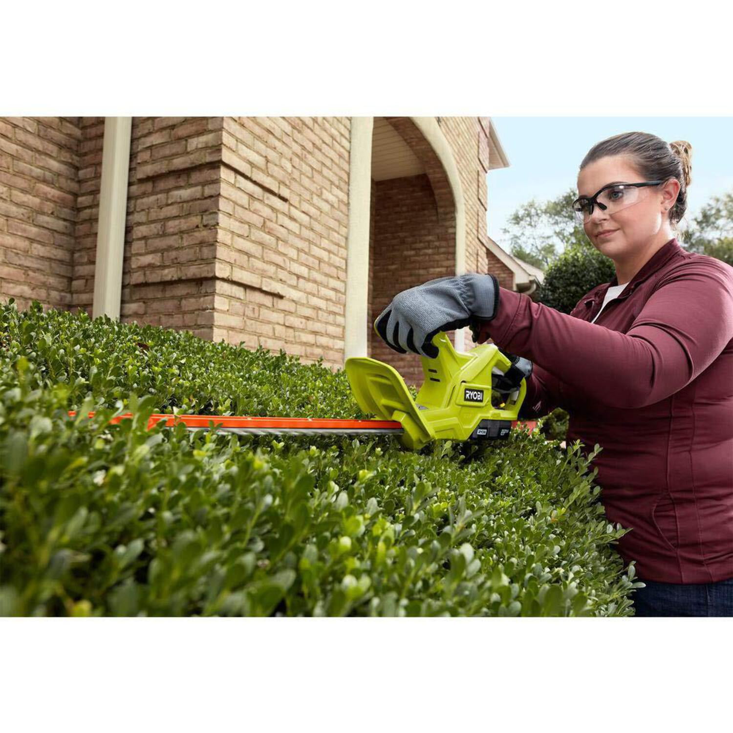 RYOBI Lithium+ 18" Cordless Hedge Trimmer 18v/1.5 Ah Battery & Charger Included
