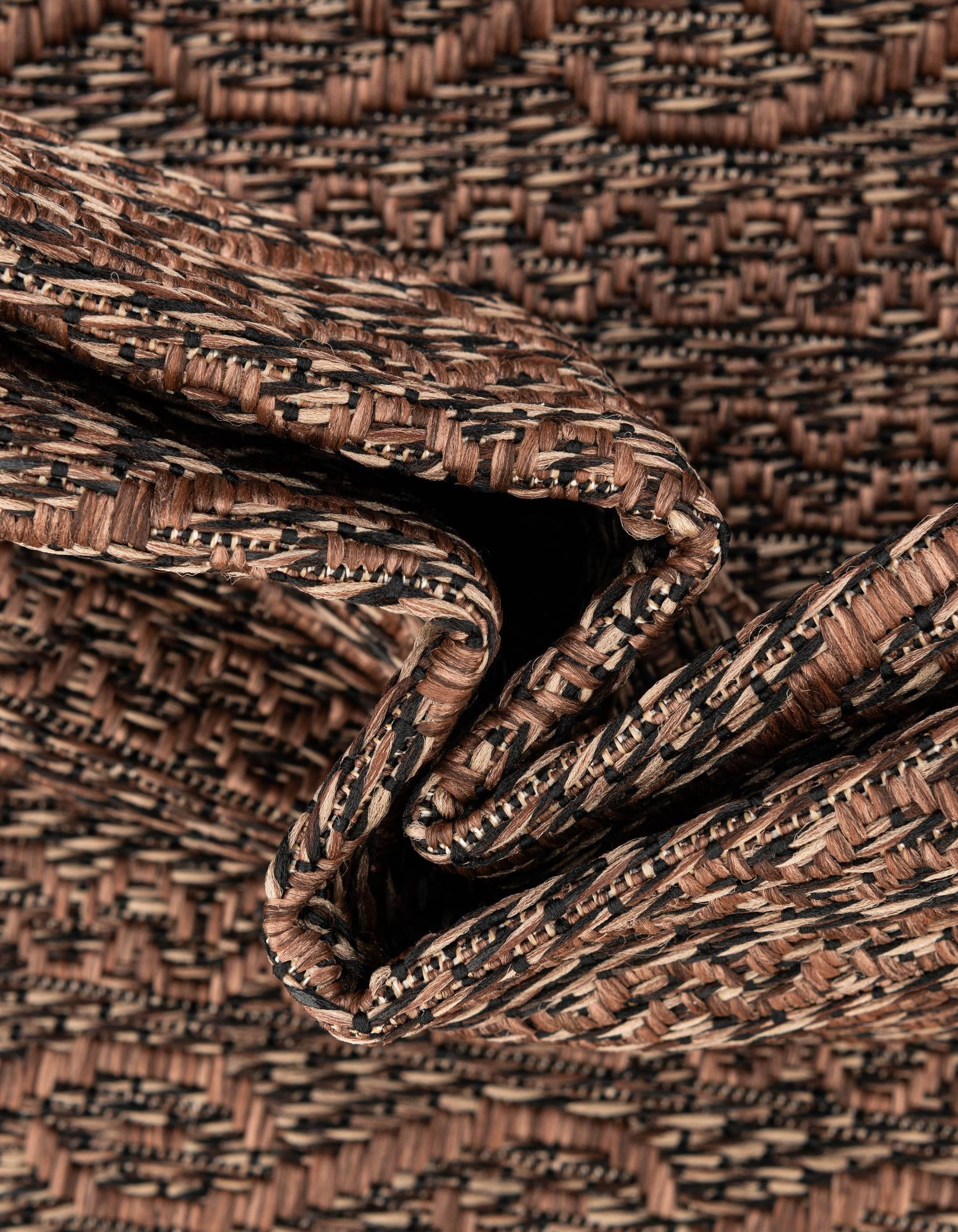 Unique Loom Outdoor Modern Collection Area Rug - Links (7' 1" x 10' Rectangle Brown/Black)
