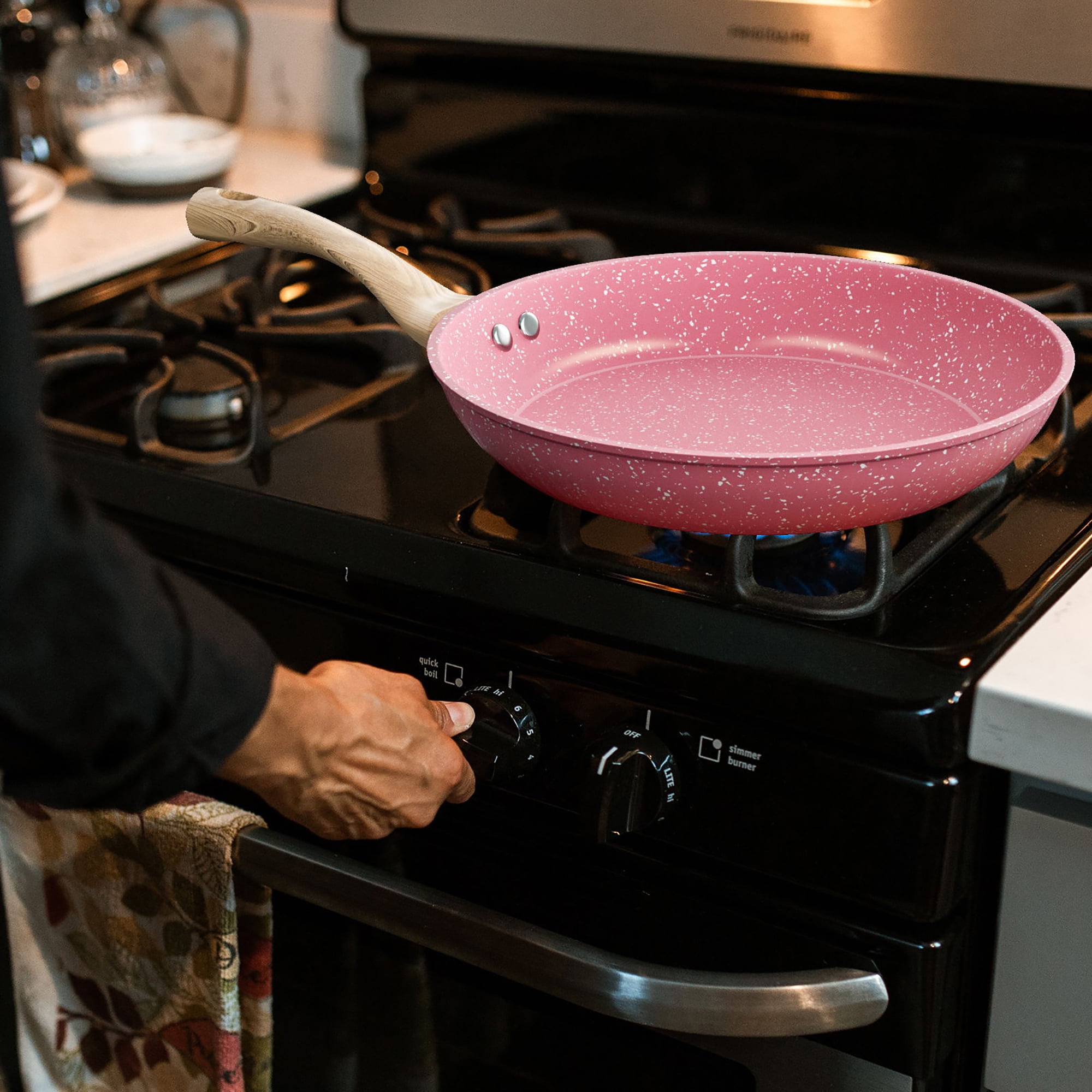 Innerwell Frying Pan Nonstick, 8 inch Pink Egg Pan, Non Stick Fry Pan 100% PTFE PFOA-Free Omelet Pan, Toxin-Free Skillets Stone Cookware, Anti-Warp