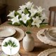 thumbnail image 1 of Ramo artificial de lirios con hojas verdes y detalles blancos, flores falsas de lilium para decoración del hogar, centros de mesa, bodas y fiestas, 1 of 6
