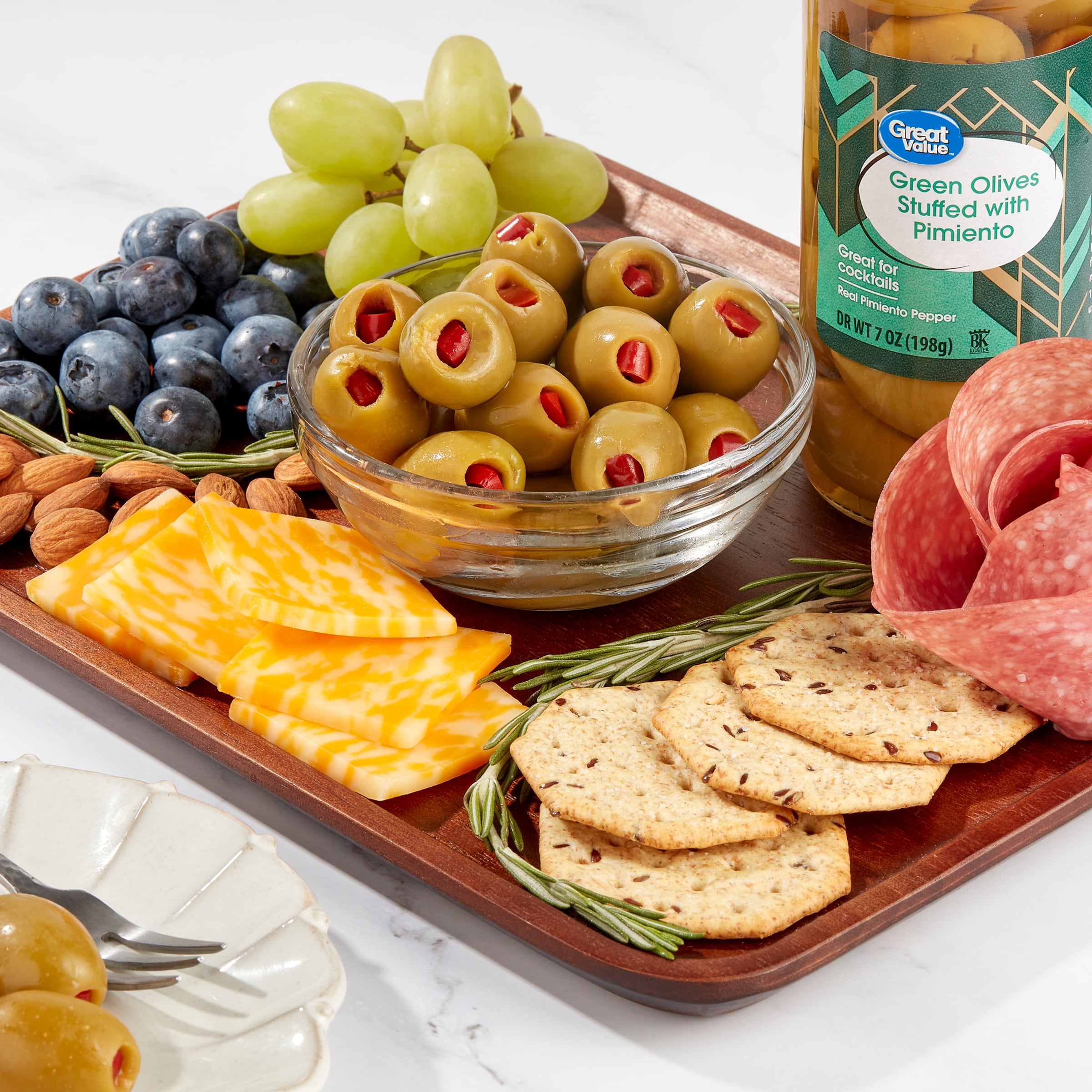 Great Value Green Olives Stuffed with Pimiento, 7 oz Glass Jar