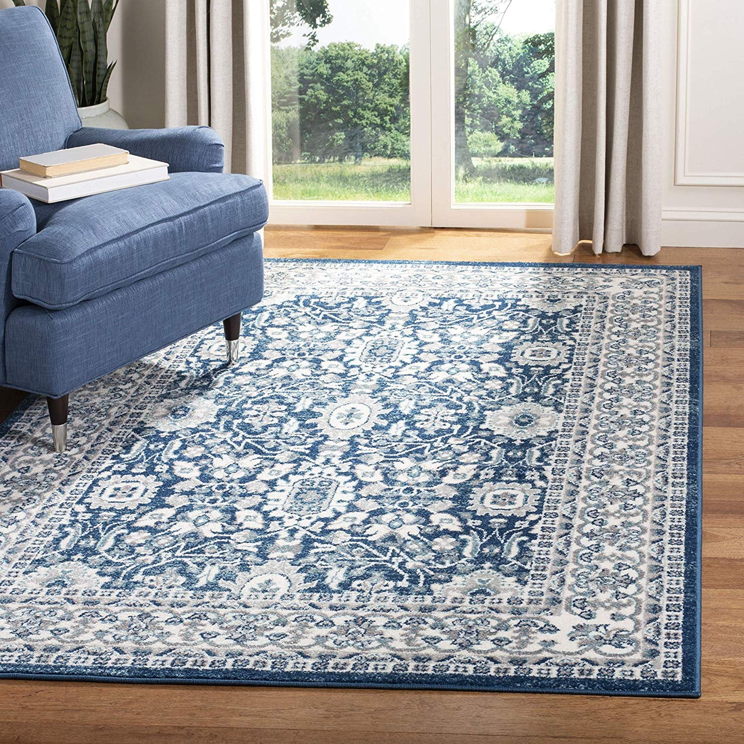 Safavieh Madison Collection MAD502N Cream and Navy Area (5'3" x 7'7