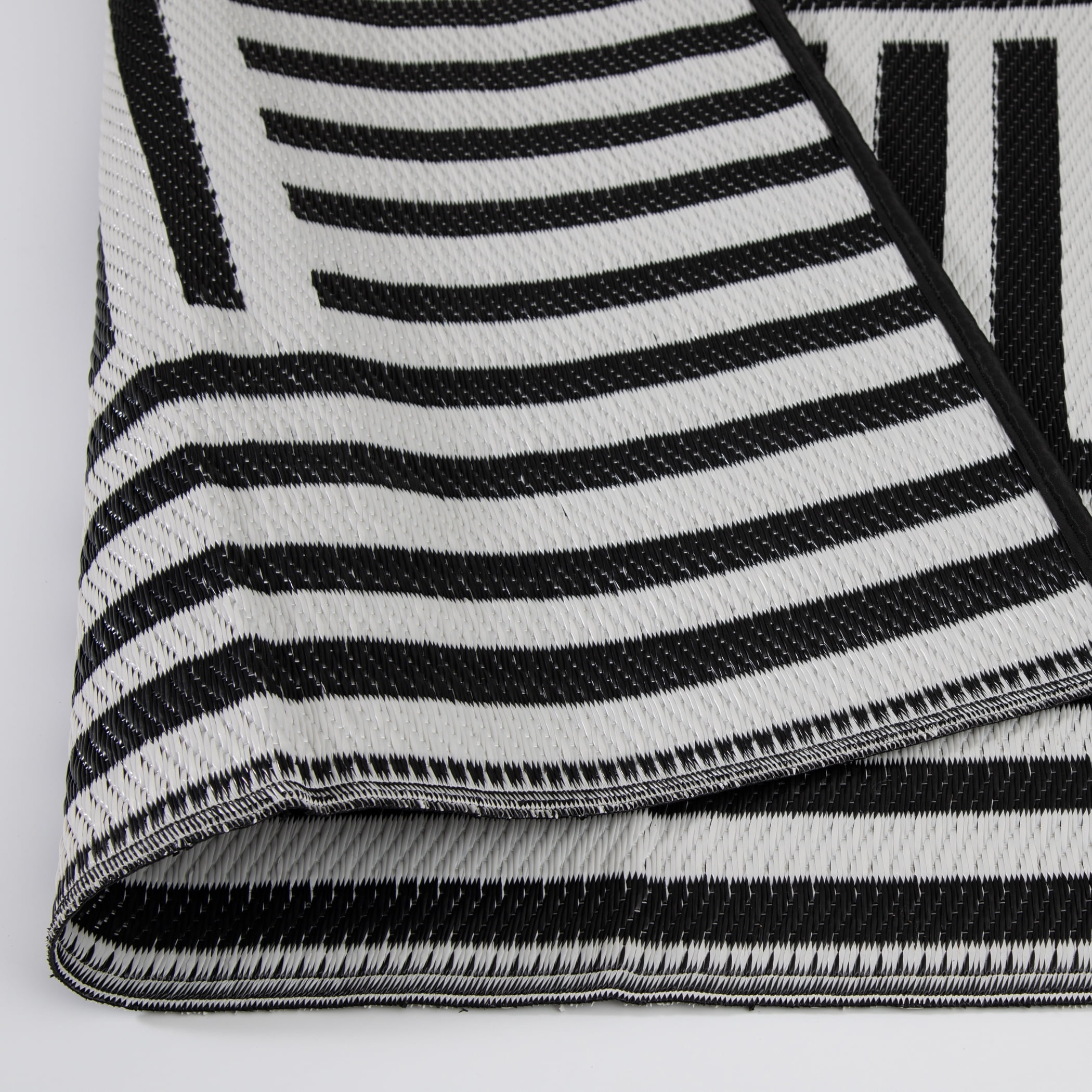Mainstays New Block Black and White Stripe Plastic Outdoor Rug, 7'x10'