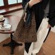 thumbnail image 2 of Bolso Mano Casual para Mujer Con Bolsillo Interior Compras Nailon, 2 of 9