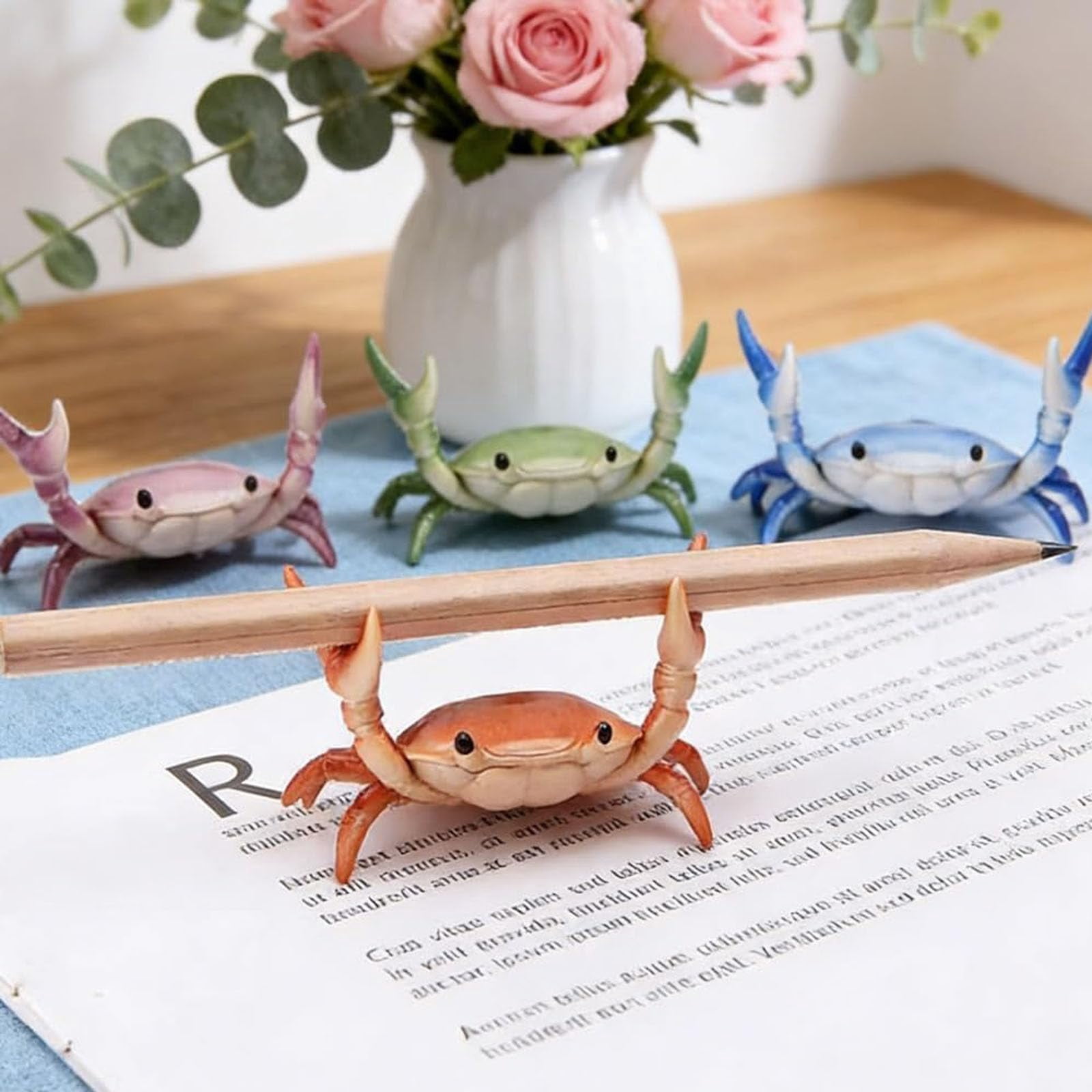 Cute Funny Weightlifting Crab-Shaped Desk Pen Stand for Pen Storage, Creative Desktop Decoration, Desk Accessories And Workspace Organizers