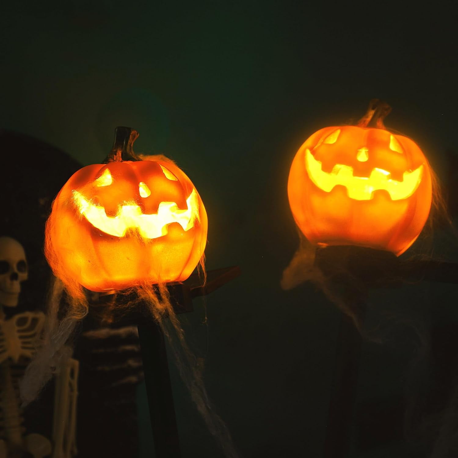 2 Pcs Halloween Solar Pumpkin Stake Lights Outdoor Halloween Pumpkin Pathway Lights Decorations Waterproof Pumpkin Stake Lamps for Garden Balcony Yard Lawn Pathway Home Party Decoration