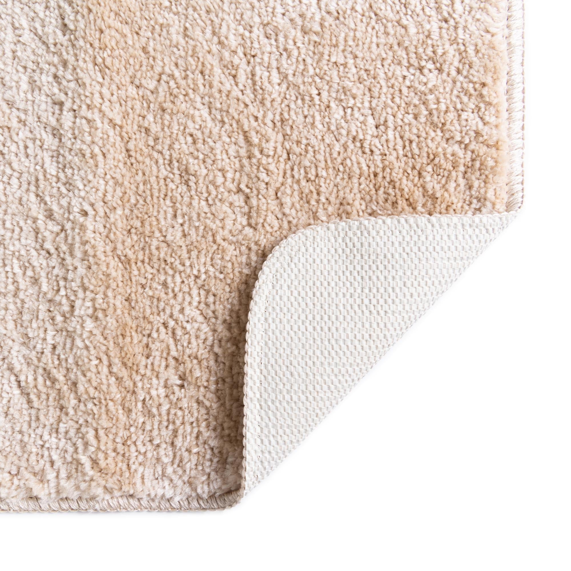 Rugs.com Bano Everyday Bath Mat Collection Rug – 1' 8 x 2' 7 Sandy Beige Machine Washable Shag Bath Mat, Extra Soft and Absorbent, Non-Slip, Quick Dry, Perfect for Bathroom