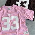 thumbnail image 3 of Camiseta americana Y2K suelta con estampado de letras grandes, empalme de manga corta, ropa de entrenamiento de fútbol unisex de verano, tops de calle de hip hop, 3 of 4