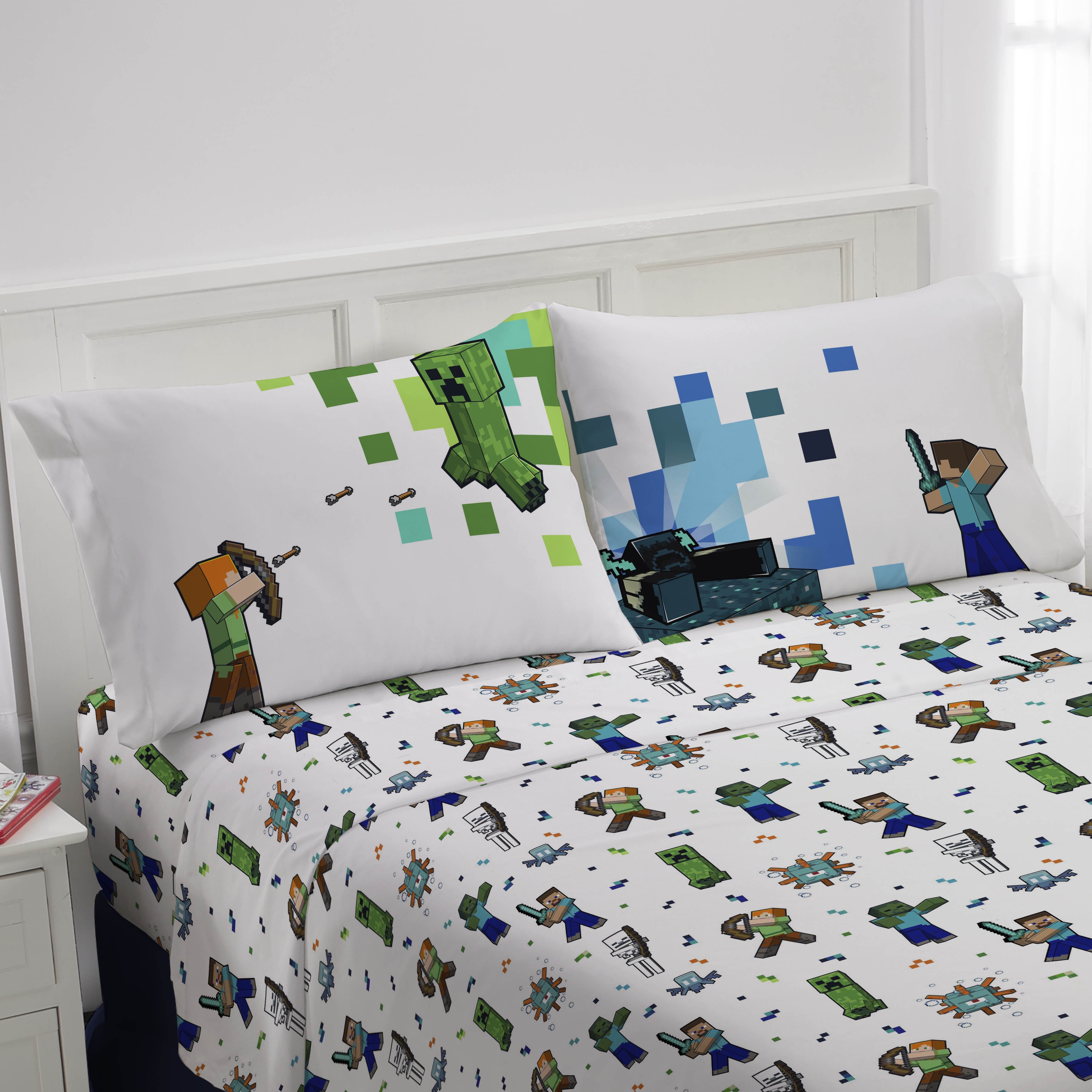 Minecraft Against Mobs Kids Piece White Bed Sheet Set, Full