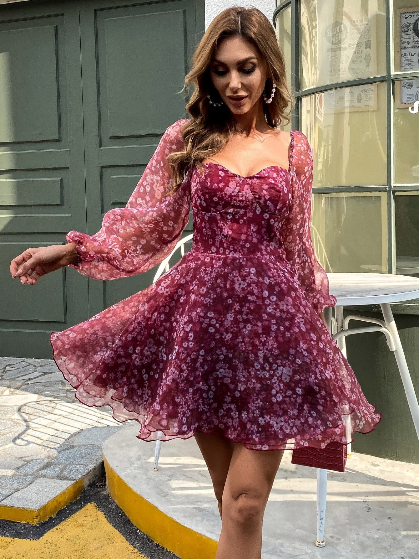 Women's Lantern Sleeve Sweetheart Neck 