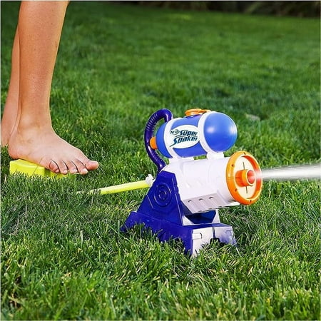 Nerf Super Soaker Grab ‘N Go Stomp Soaker, Adjustable Aiming, 18ft Blast Includes Accessories
