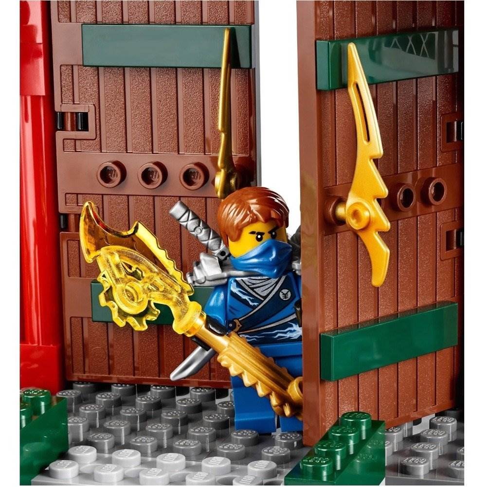 LEGO® NINJAGO® Battle for Ninjago City and Temple with 8