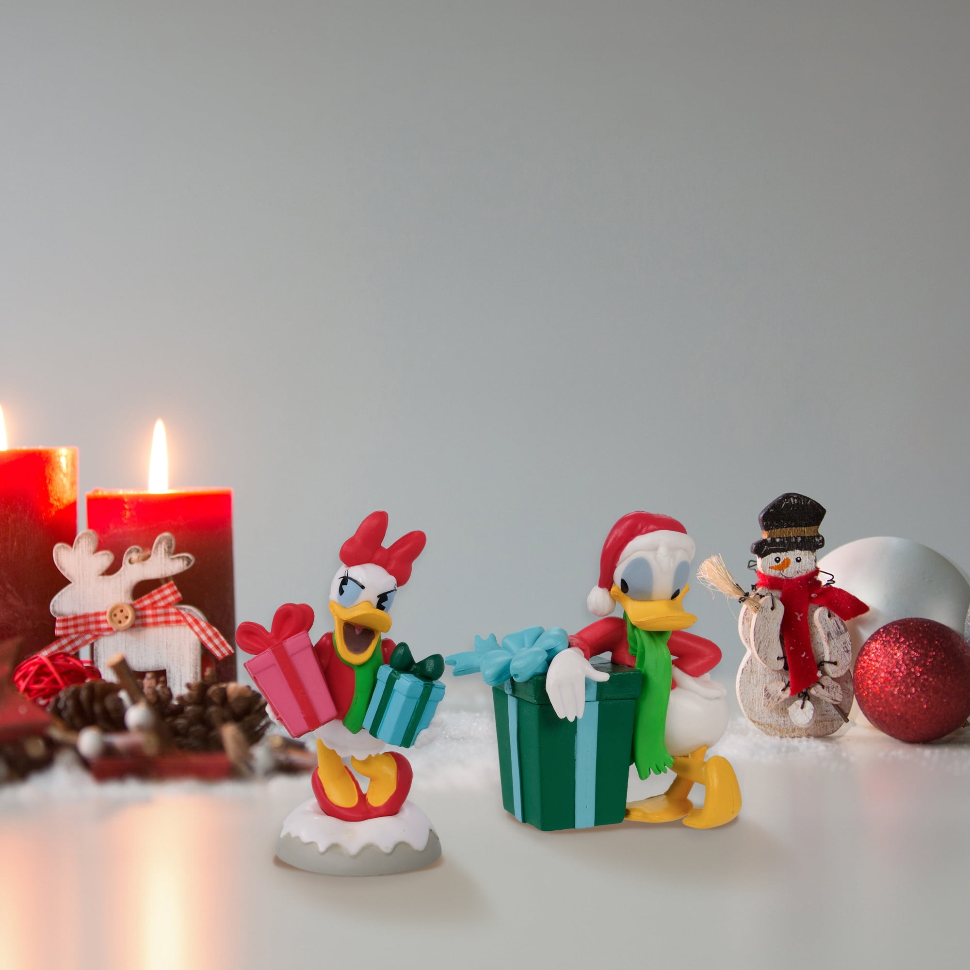 Disney Donald Duck Holiday Gift Box Village Piece
