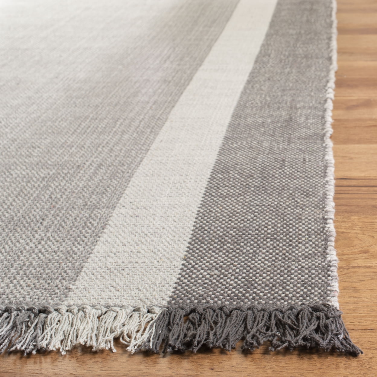 SAFAVIEH Montauk Sharlene Solid Cotton Area Rug, Ivory/Grey, 4' x 6'