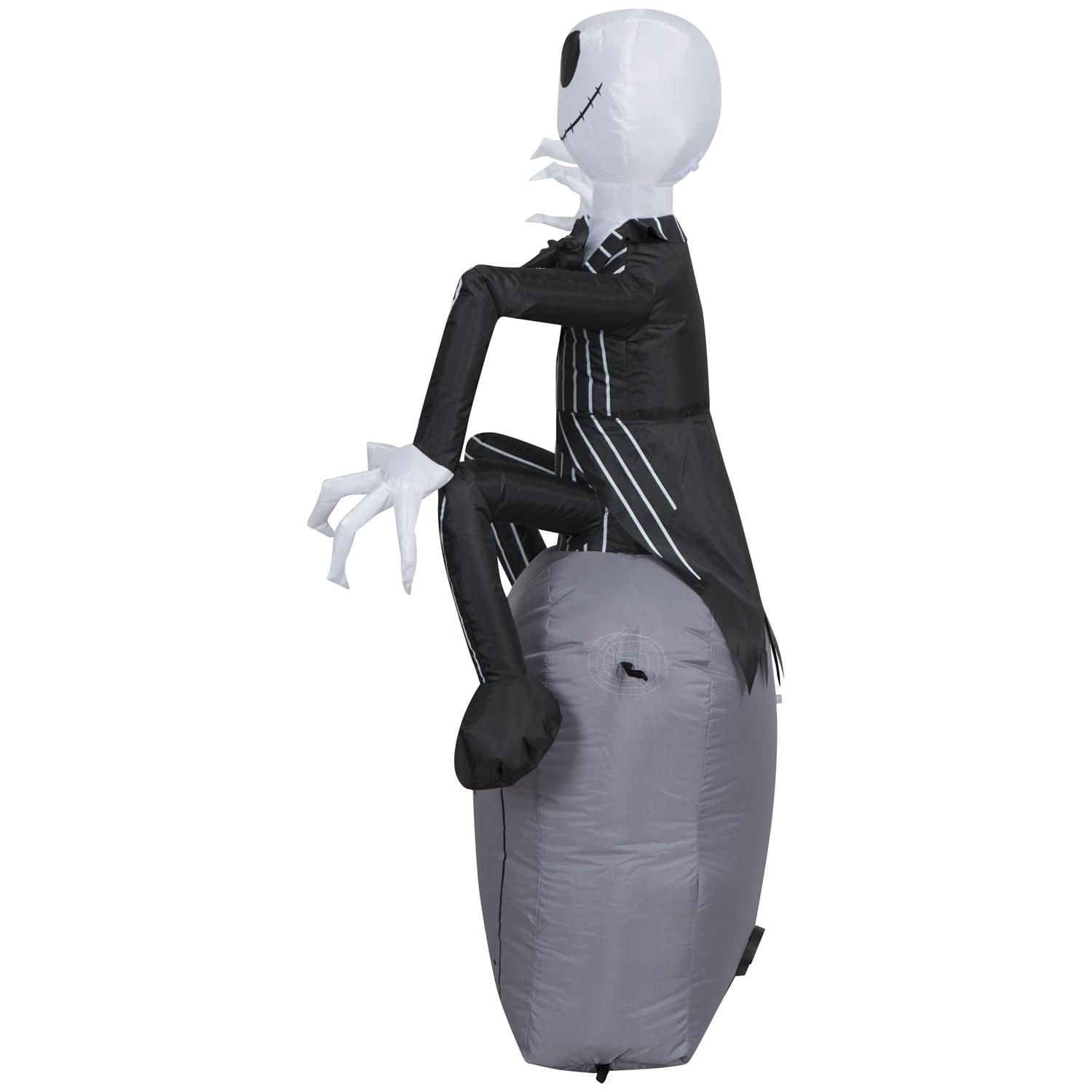 Jack Skellington gonflable d'Halloween sur la pierre tombale