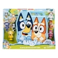 thumbnail image 1 of Estuche de almacenamiento Moose Toys Bluey con juego de 8 figuras de juguete, 1 of 5