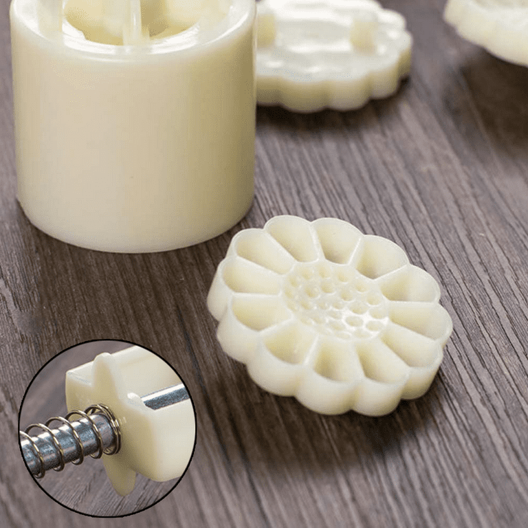  Halloween Baking Molds 4 Pcs Halloween Molds Silicone Cookie  Mould for Dessert, Soap, Bath Bomb : Home & Kitchen