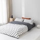 thumbnail image 4 of Juego de cama para el hogar de algodón conciso con estampado de puntos negros, funda de edredón y funda de almohada (tamaño doble), 4 of 8