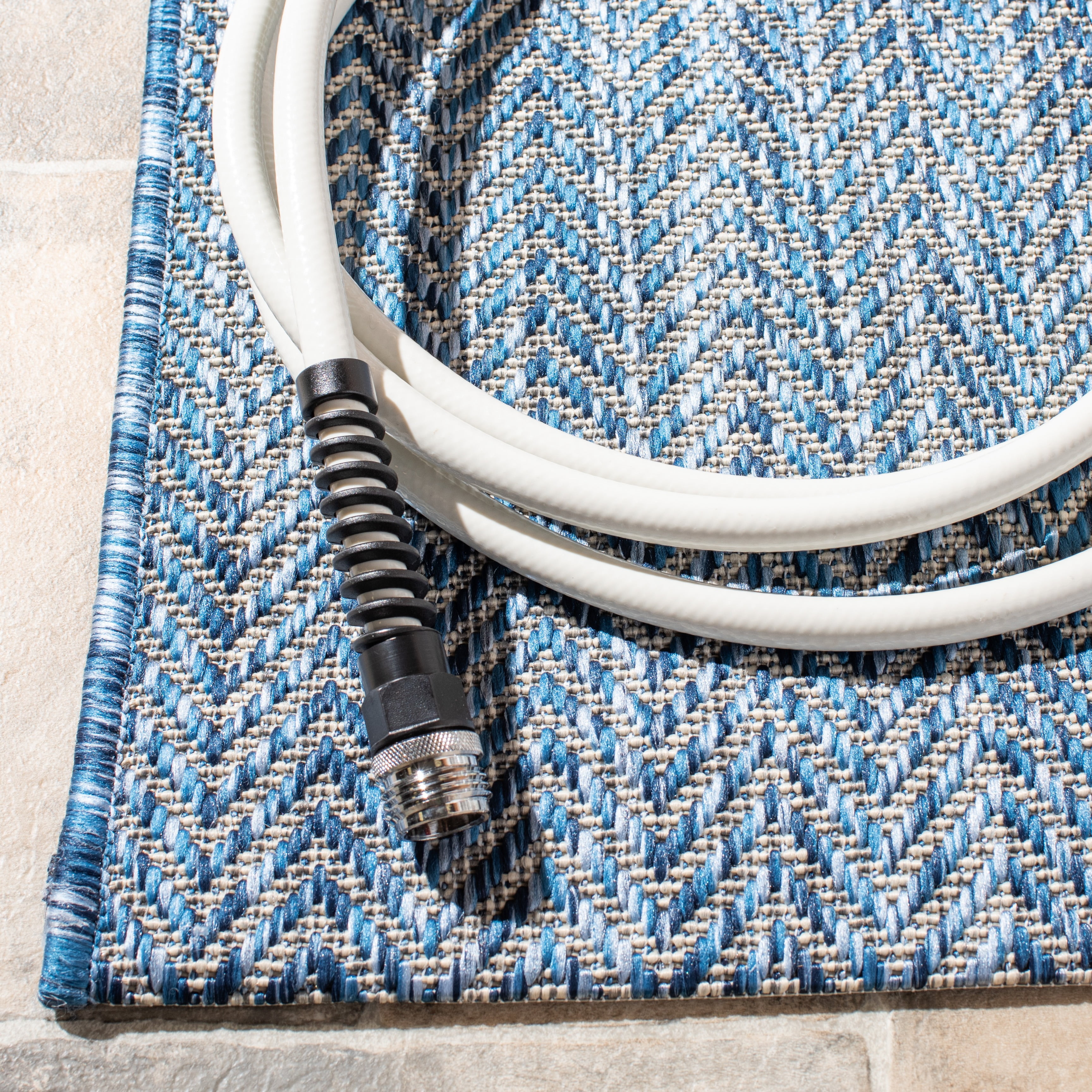 SAFAVIEH Courtyard Blazhe Chevron Indoor/Outdoor Area Rug, Navy/Grey, 10' x 14'