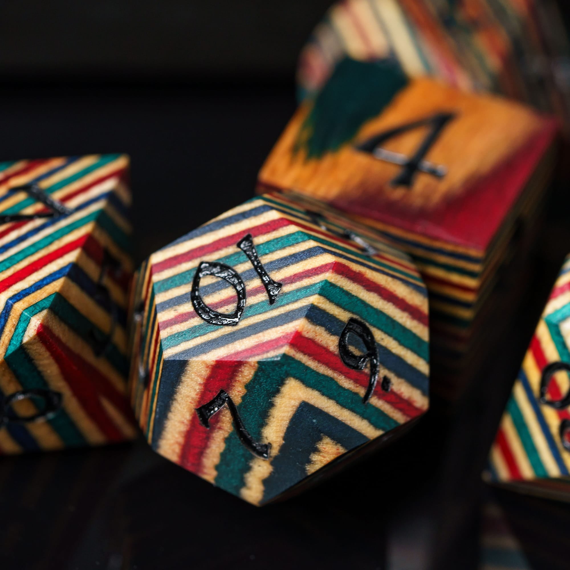 Cusdie 7Pcs/set Wooden DND Dice D&D Wood Dice D4 D6 D8 D10 D% D12 D20 Polyhedral Games Dice Set for Table Games MTG RPG