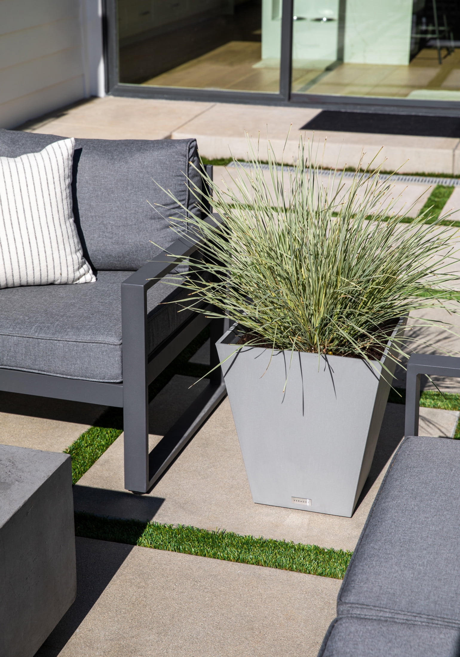 Veradek Pure Series Nobleton 18" Plastic Planter 2-Pack Gray