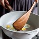 thumbnail image 3 of Zhuge Juego de utensilios de cocina de teca, cuchara ranurada + espátula plana + kit de espátula para wok, utensilios de cocina, sartén antiadherente, olla, utensilios de cocina, 3 of 5