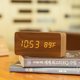 thumbnail image 1 of Reloj despertador LED Reloj despertador digital de madera Fecha de escritorio Temperatura. Pantalla de humedad de 12/24 horas Kuyhfg Sin marca, 1 of 3