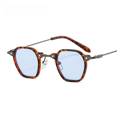 thumbnail image 4 of Gafas de sol de estilo hip hop personalizadas con montura pequeña estilo punk para hombre y mujer, 4 of 6