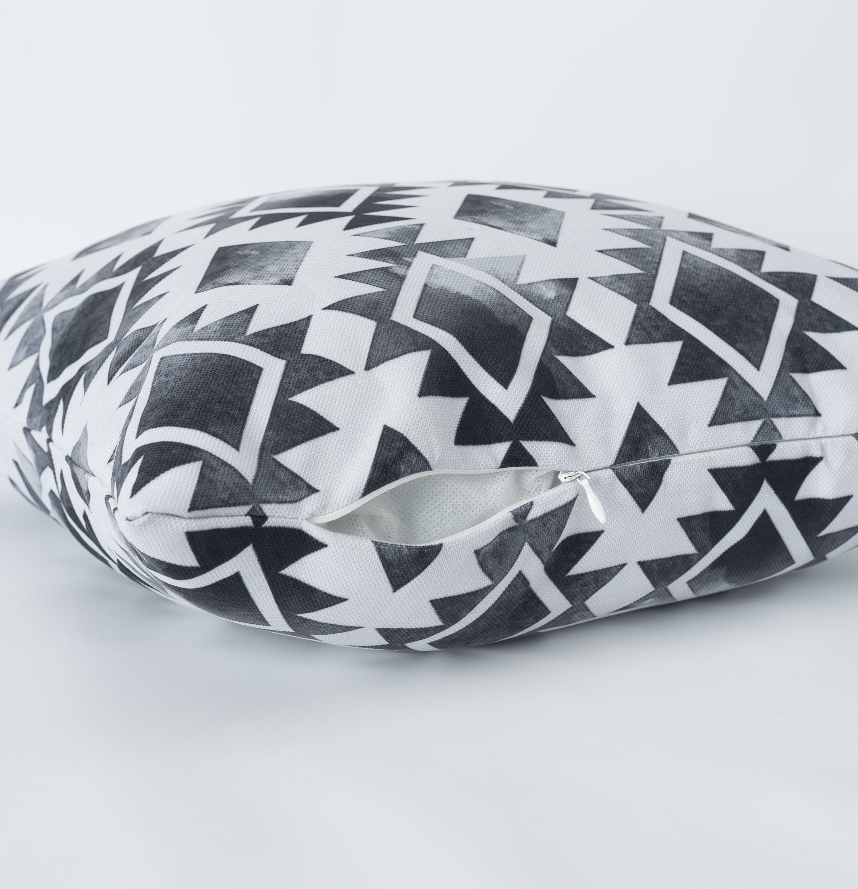 Ada Home Decor Diamonds Contemporary Pillow