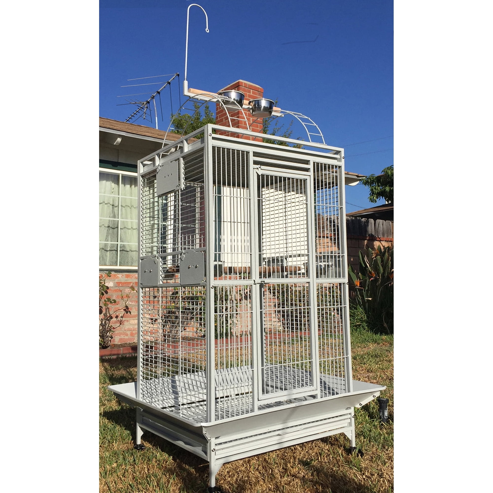 Large Elegant and Durable Wrought Iron Bird Parrot Open Play Top With Toy Hook Rolling Cage With Around Metal Seed Guard