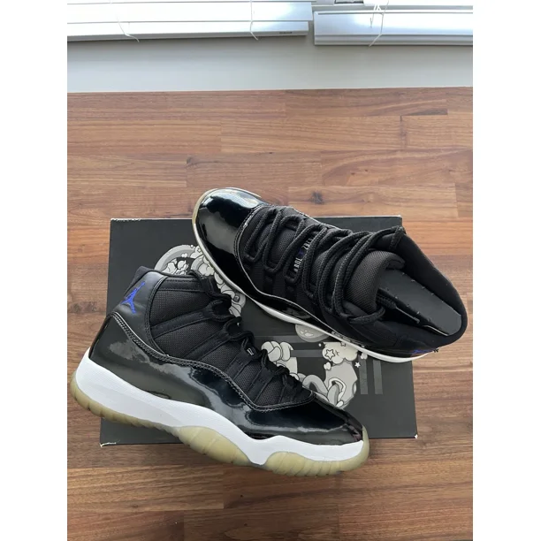 Size 8.5 Men’s/ 9.5 Women’s A i r-Jor-dan 11 Retro Space Jam 2016