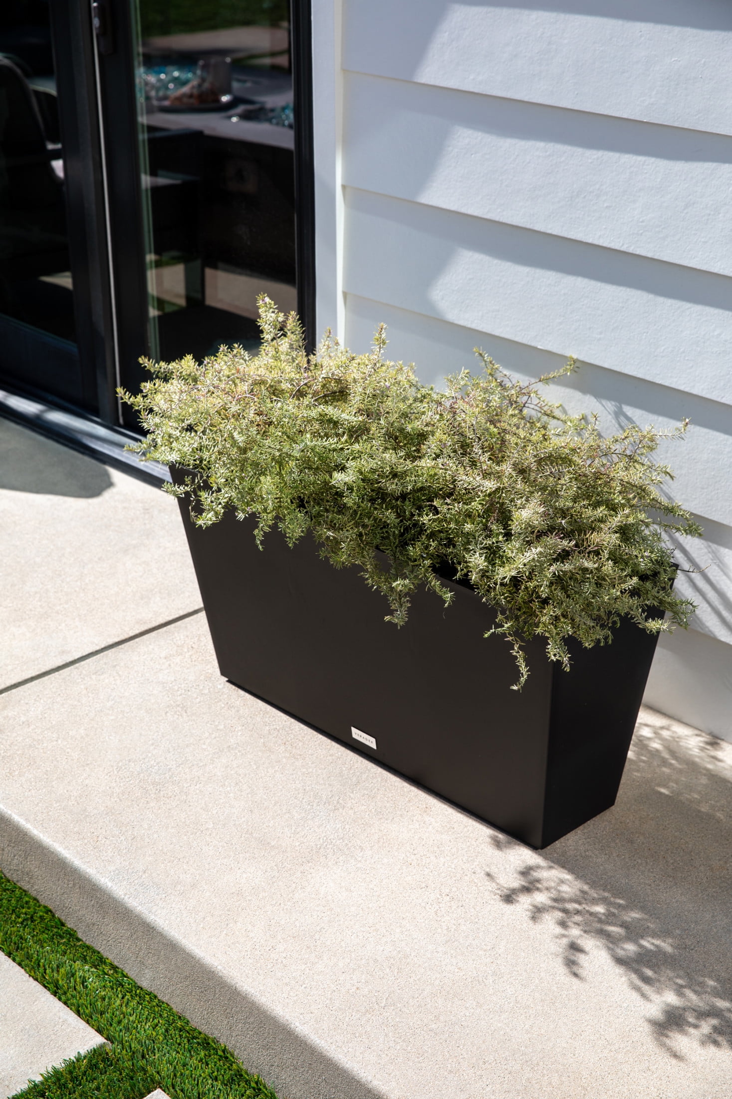 Veradek Pure Series Midori 31" Plastic Planter - Black