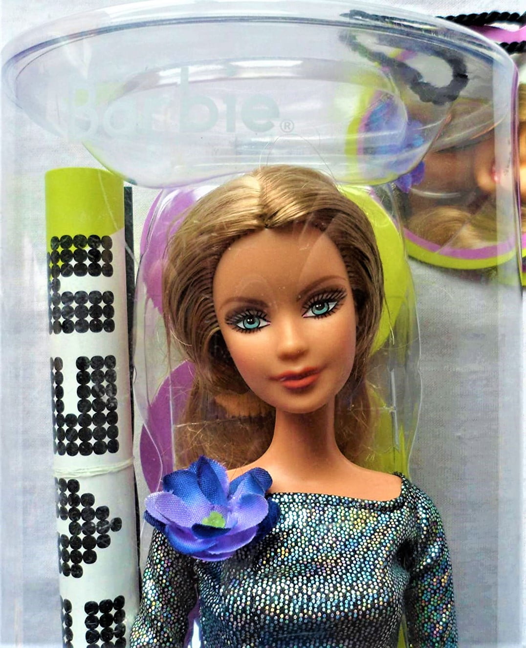 Barbie Fashion Fever Barbie Doll 2004 Mattel #H0867 