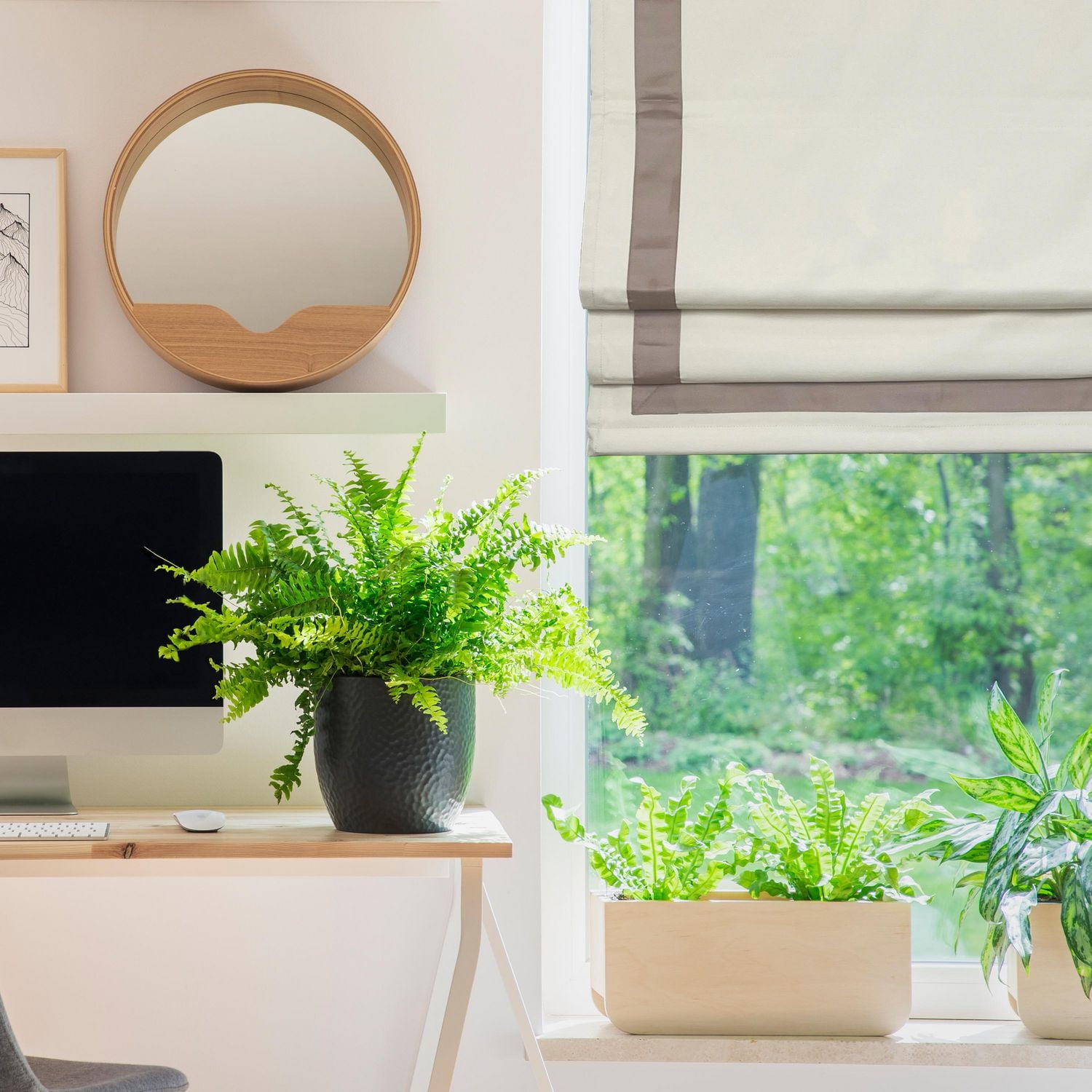 Versailles' Valentina Cordless Roman Shades (27in x 63in)