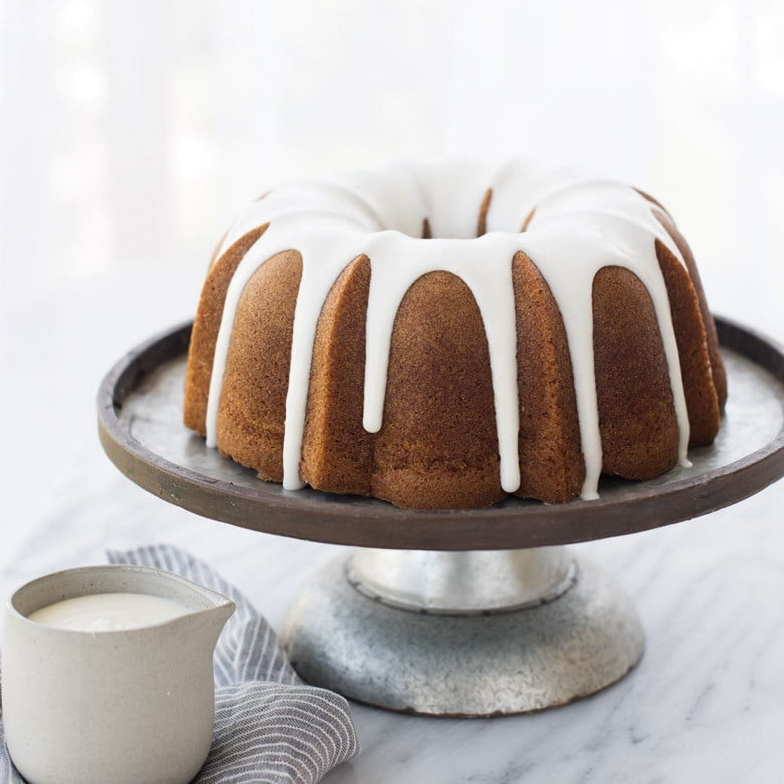 Nordic Ware Anniversary Bundt Pan - Thumbnail 3