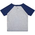 thumbnail image 4 of Disney Mickey Mouse - Conjunto de playera, pantalones cortos y eluco para niños, 4 of 5